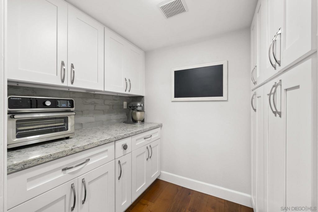 43 Port Royale Rd