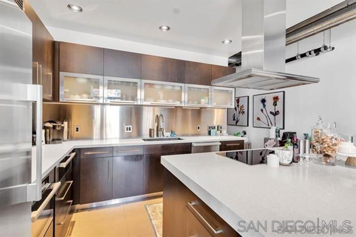 877 Island Ave 206