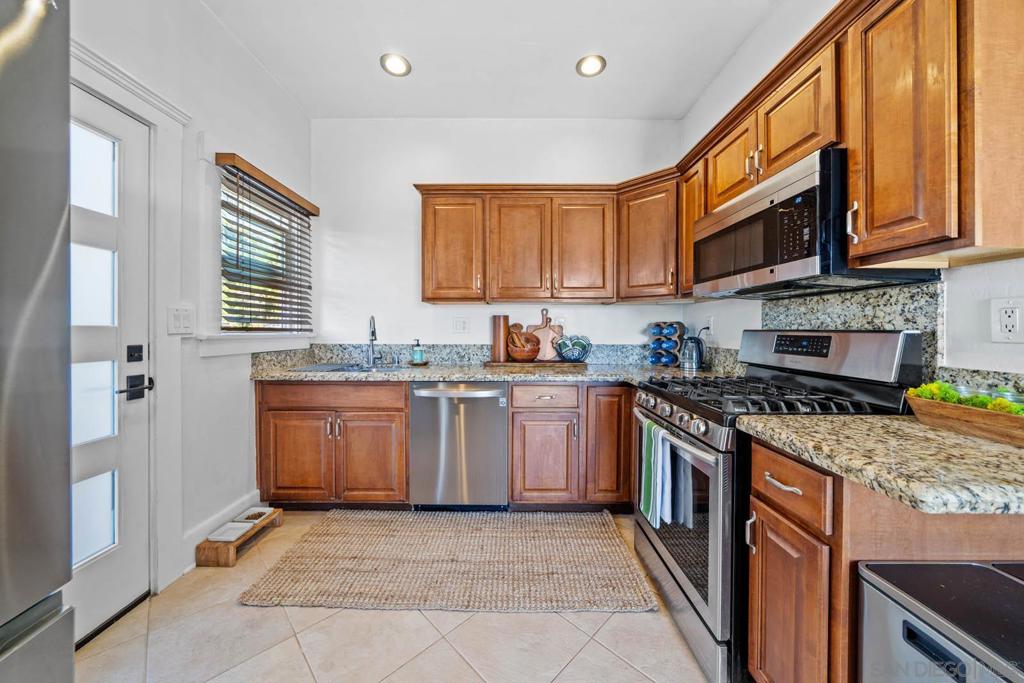 3686 Columbia