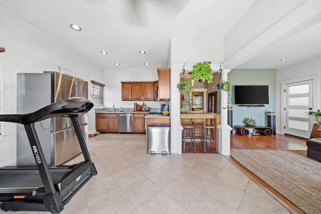 3686 Columbia