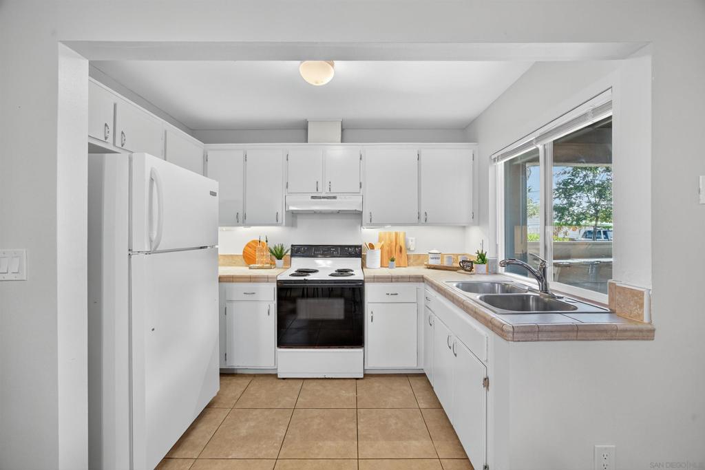 3290 Ashford St Unit E