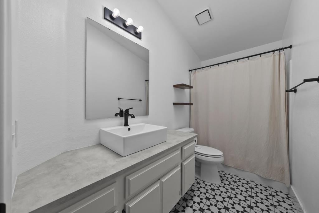 702 Sundance Ct