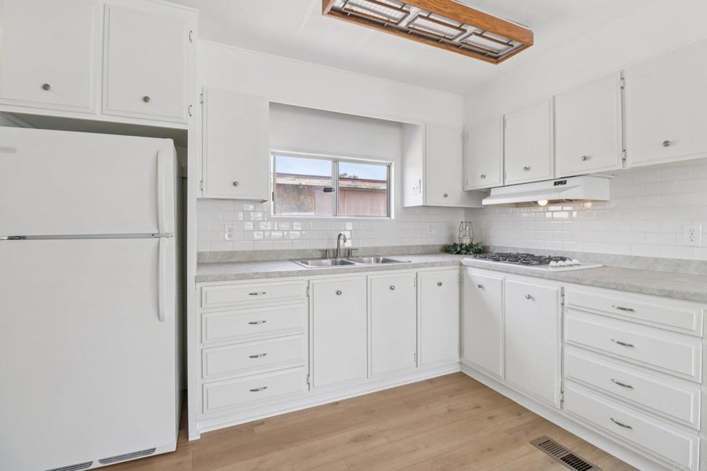 1200 Grand Avenue 66