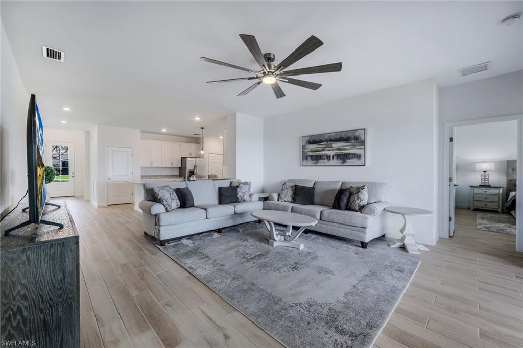 1439 Birdie DR