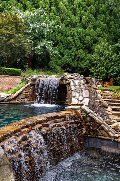 5575 Lake Island Drive