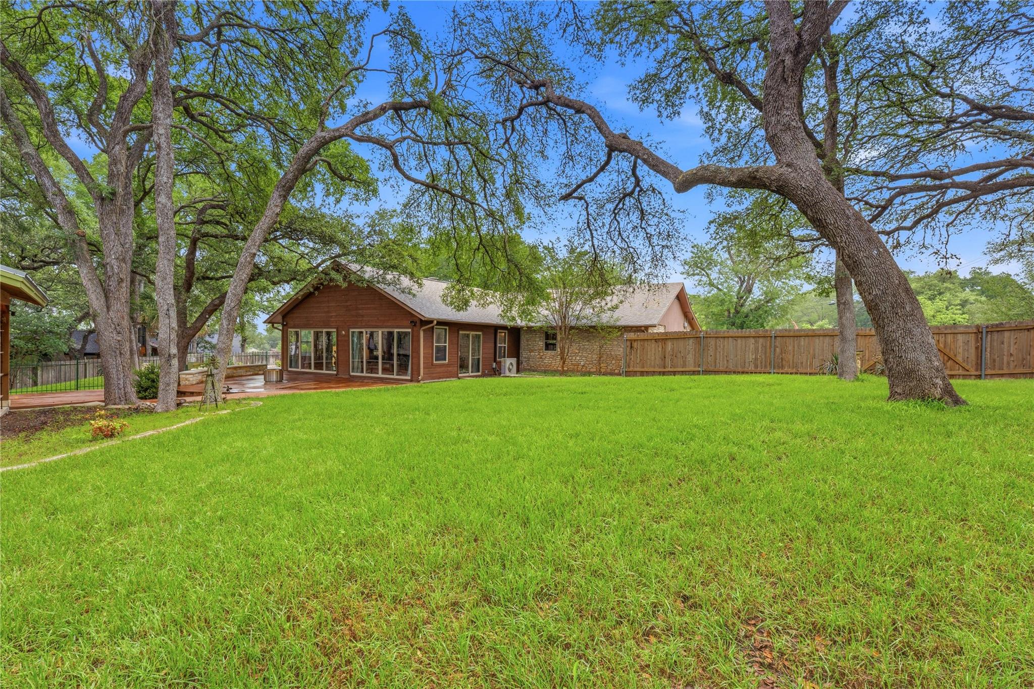 203 Leisurewoods DR