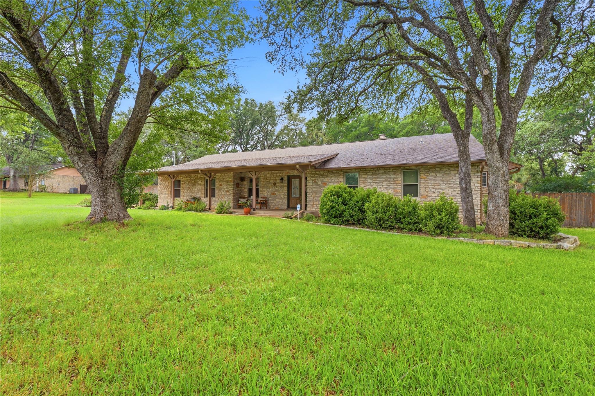 203 Leisurewoods DR