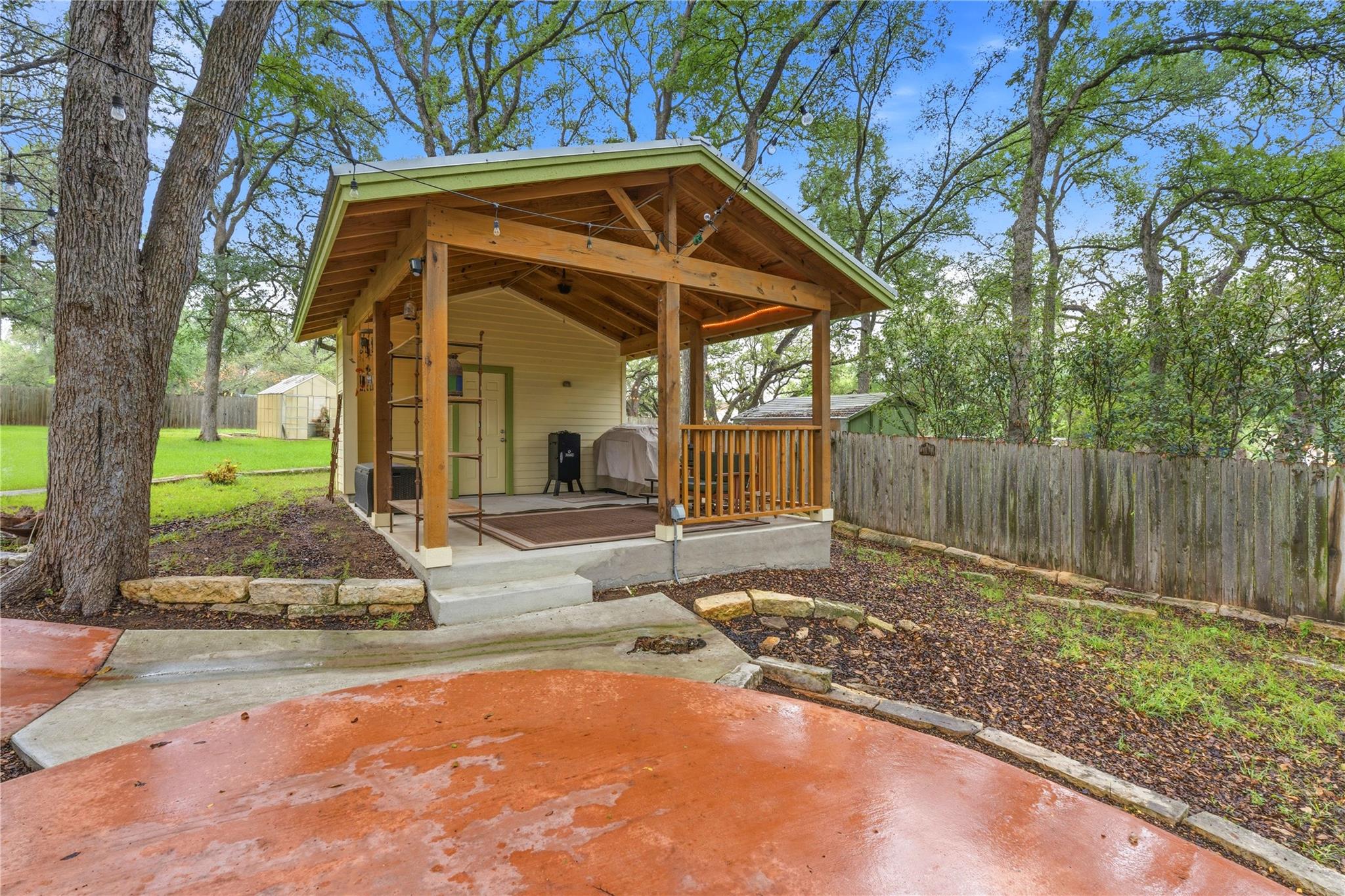 203 Leisurewoods DR