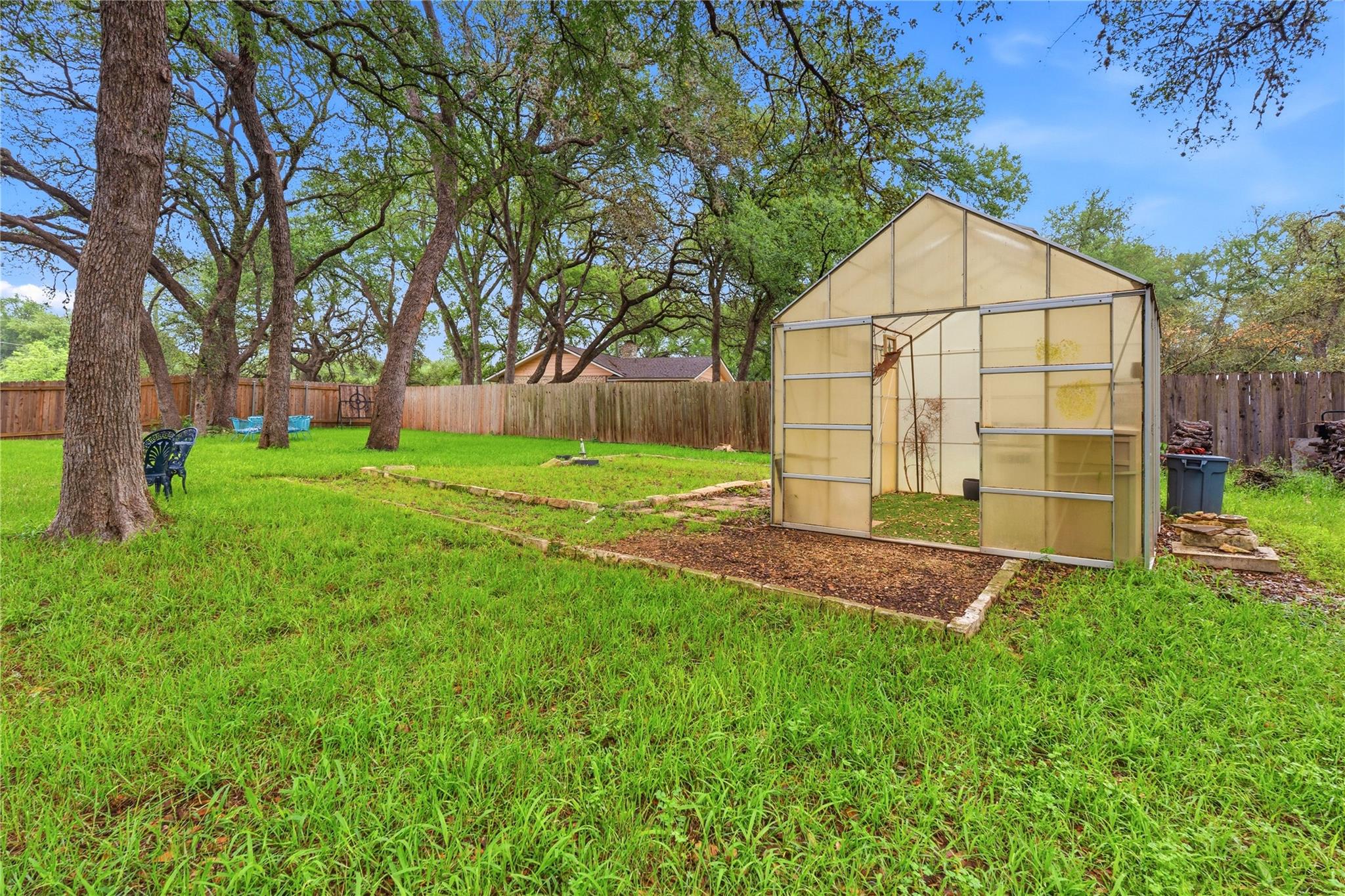 203 Leisurewoods DR