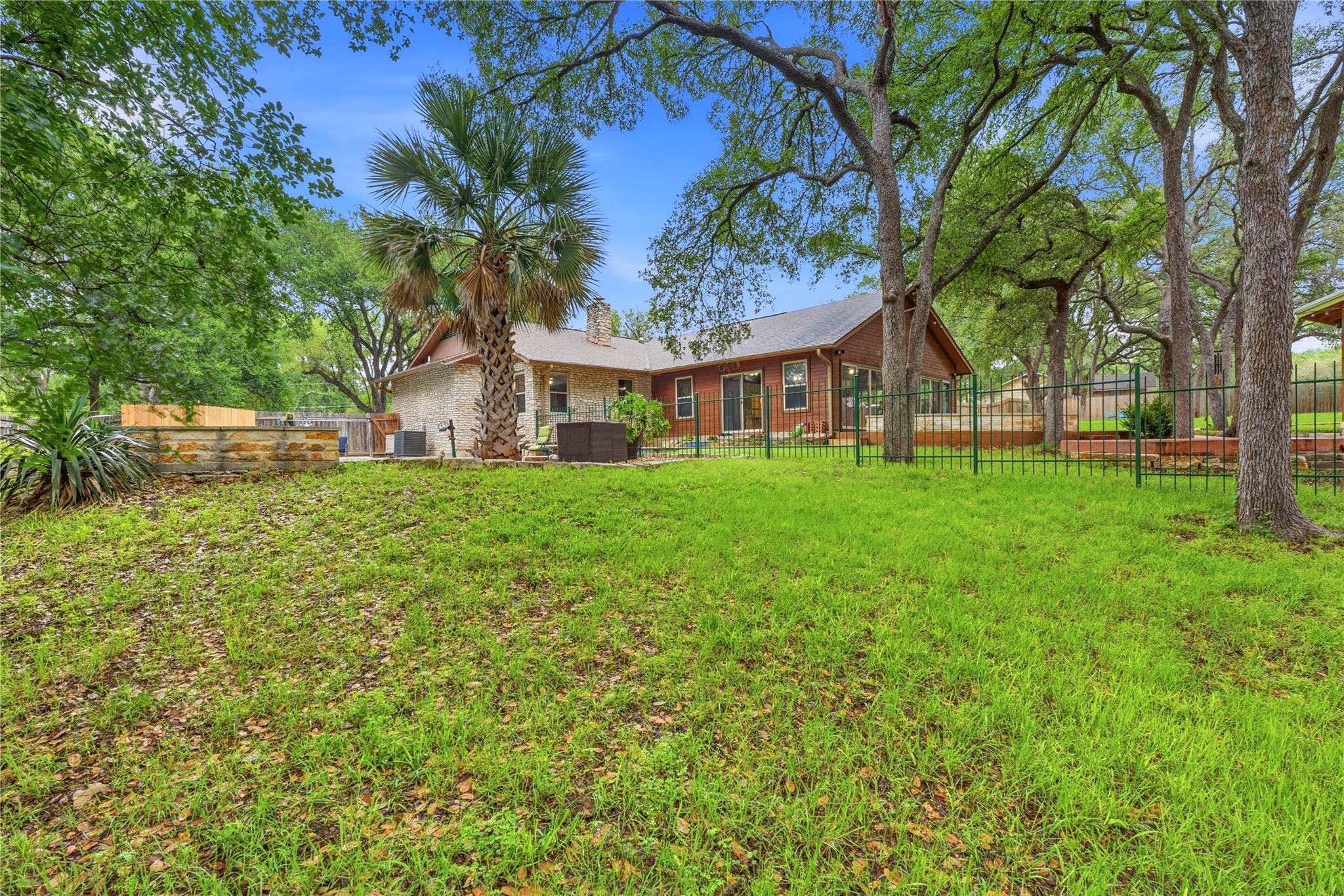 203 Leisurewoods DR