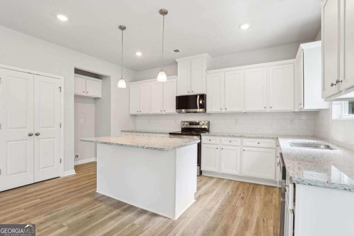 121 Cedar Wood Trace