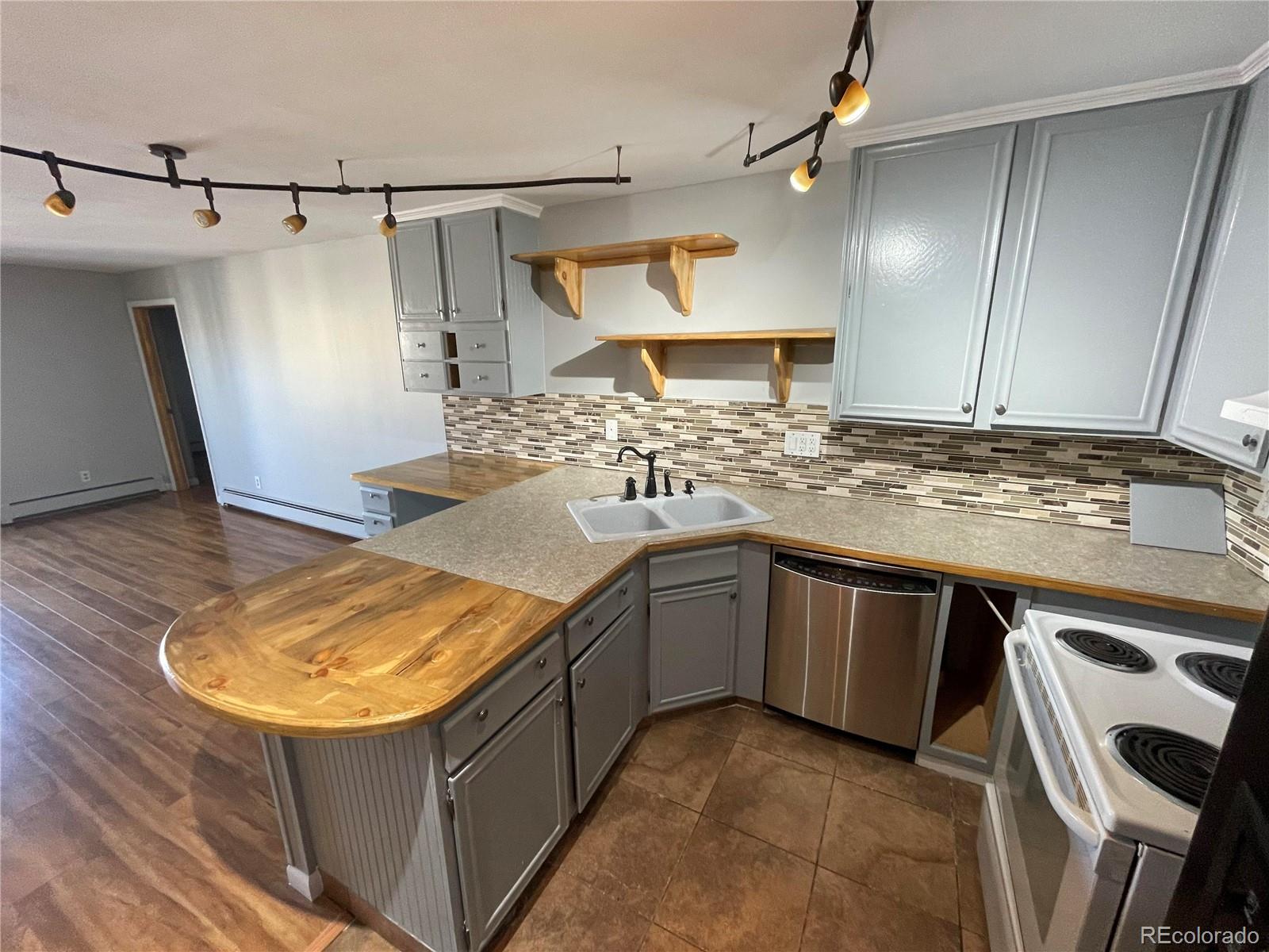 3465 S Poplar Street Unit: 606