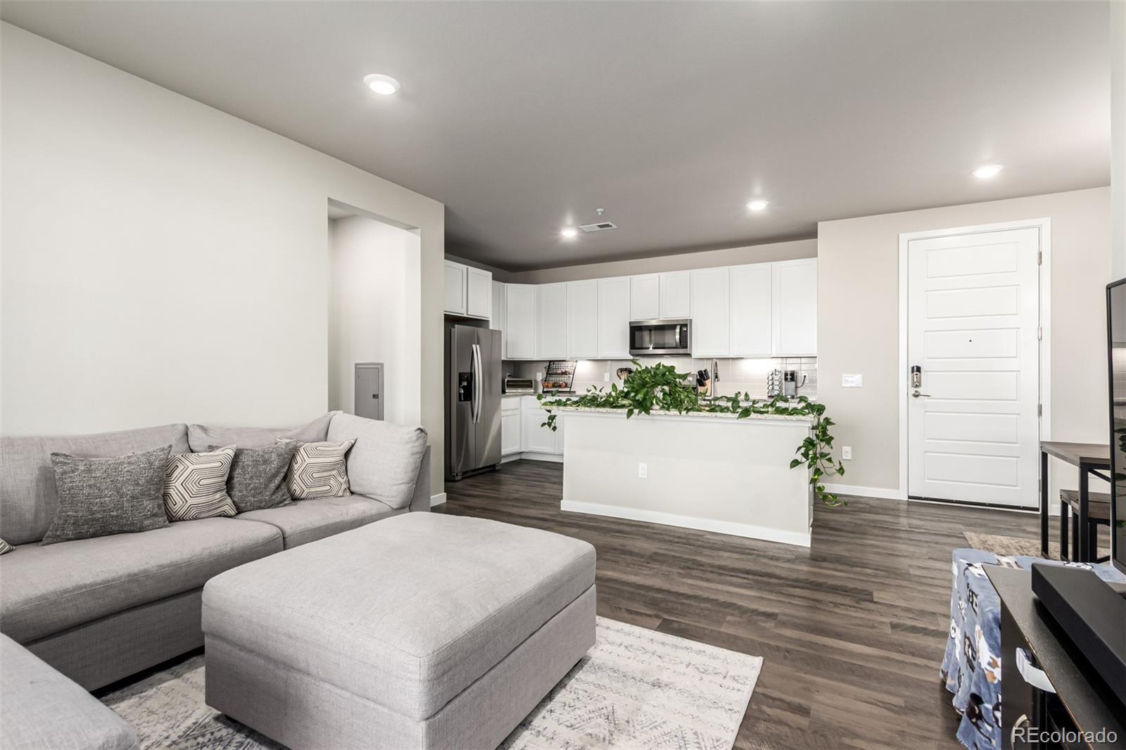 9287 Twenty Mile Road Unit: 204