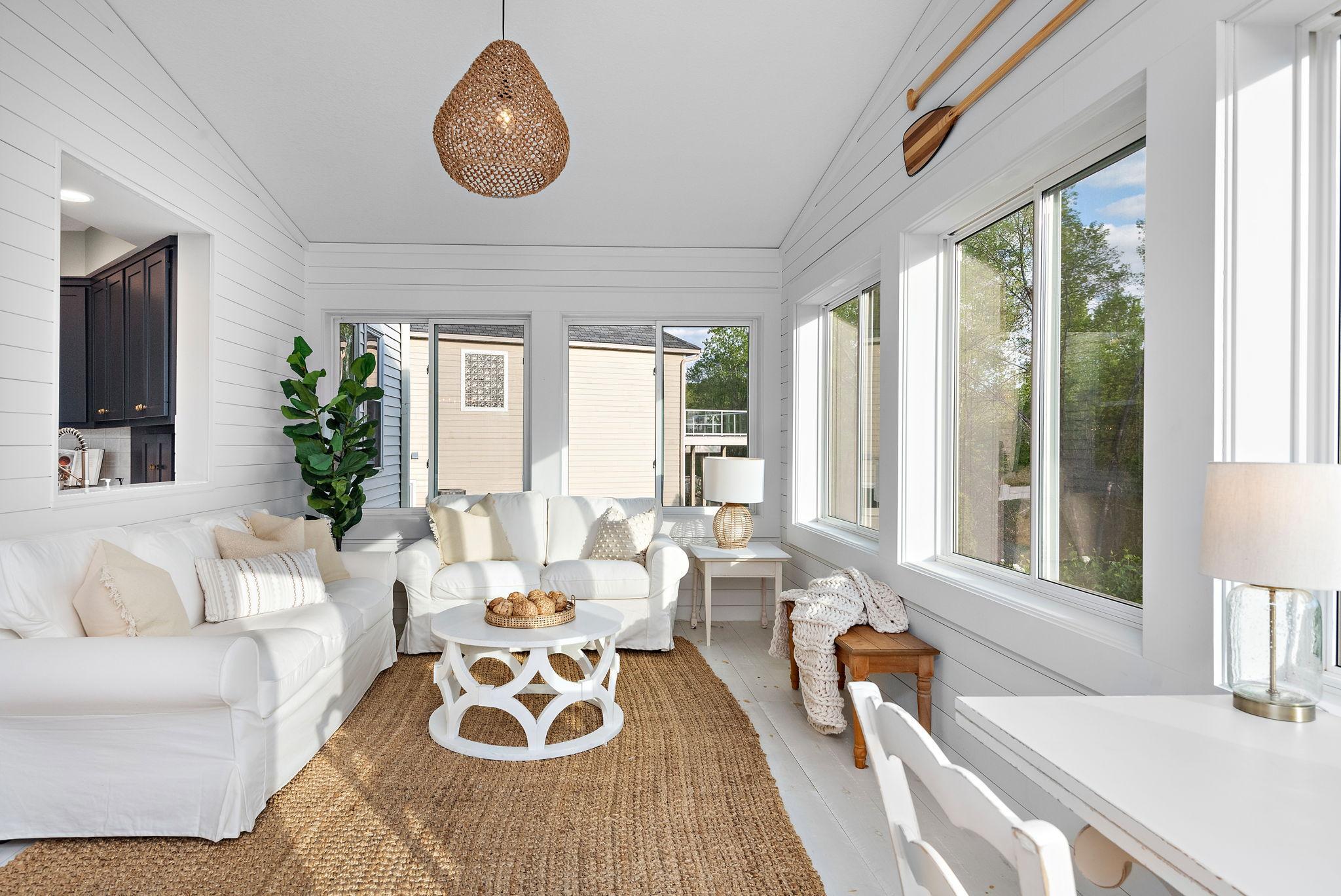 1504 Thomas Lane