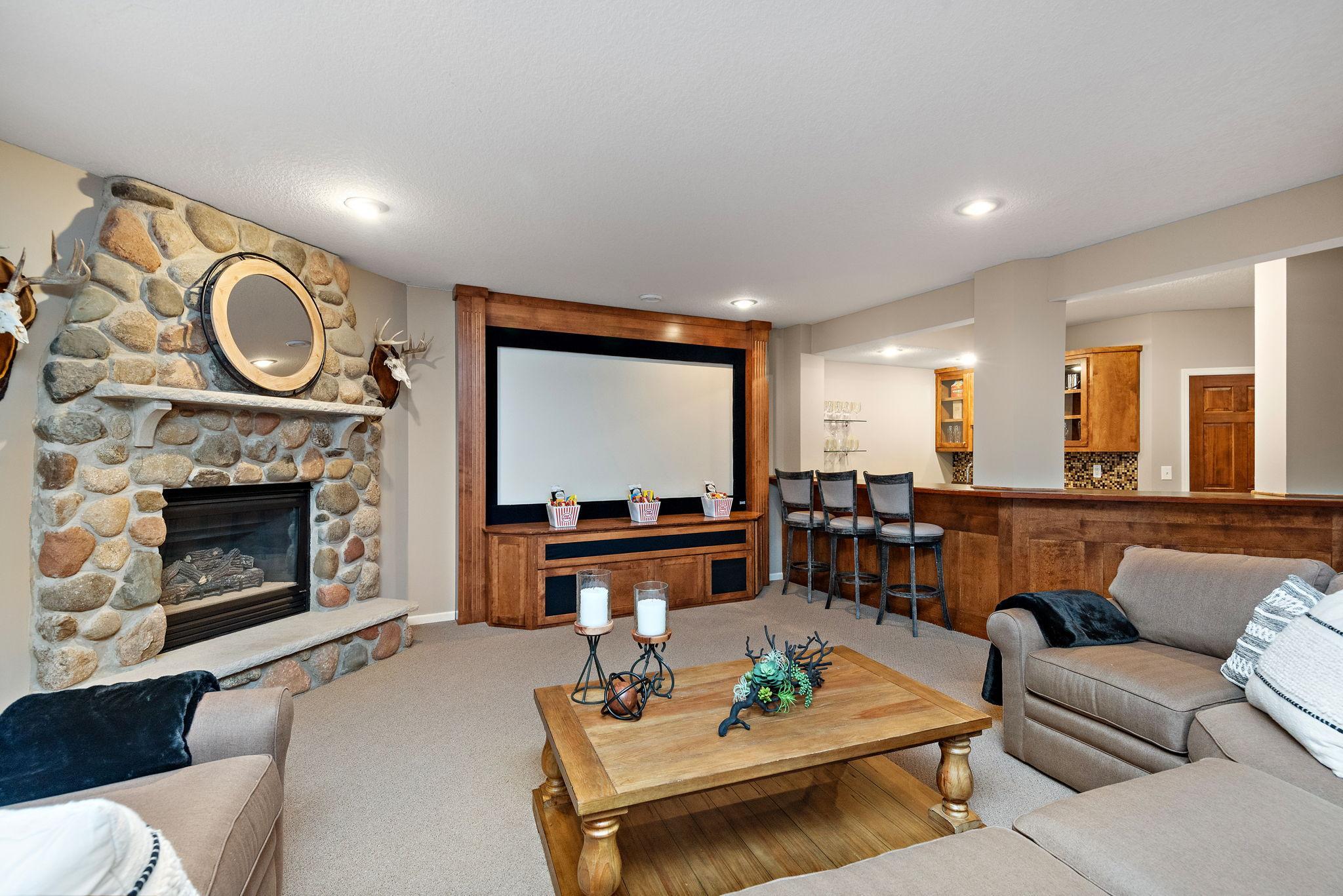 1504 Thomas Lane