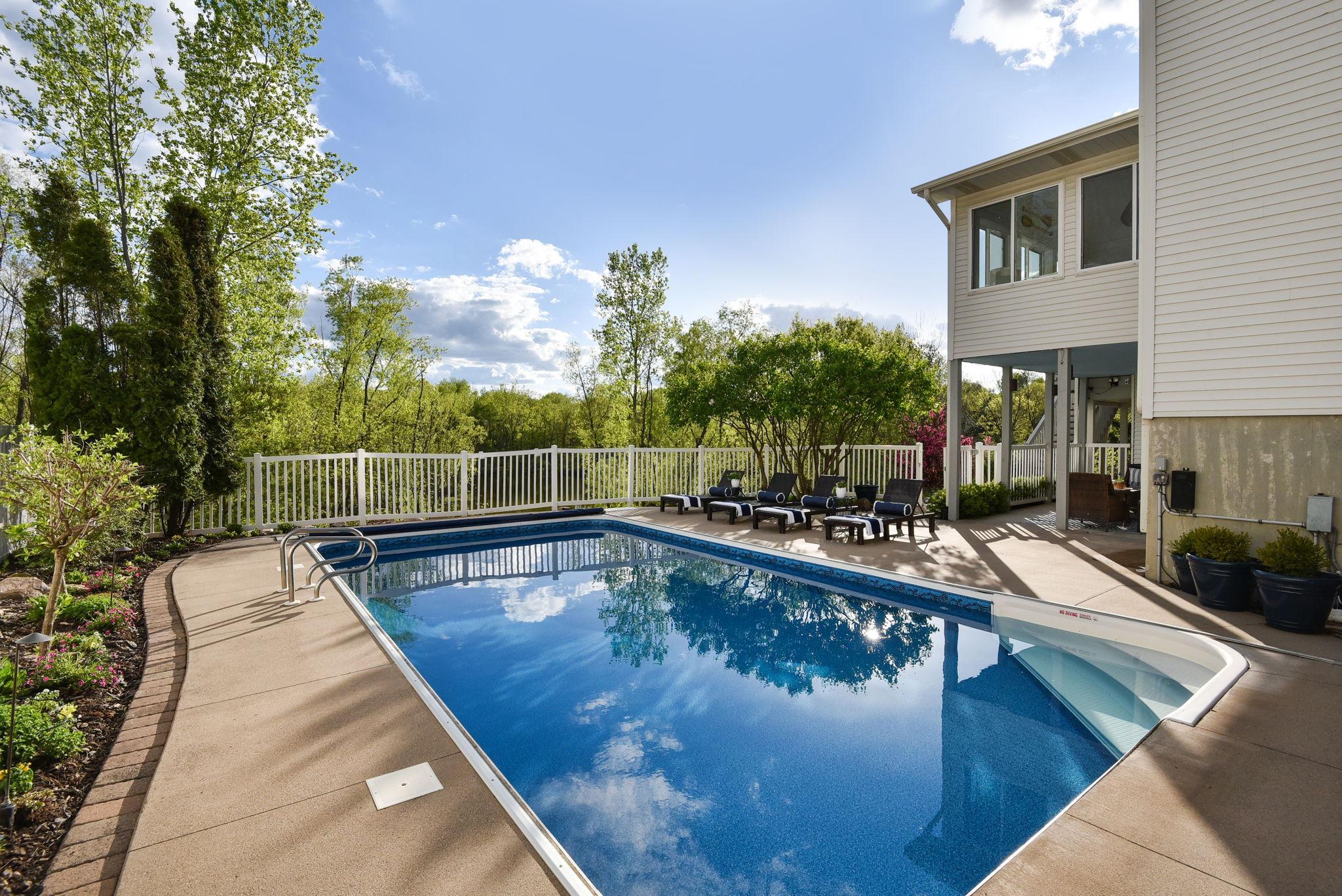 1504 Thomas Lane