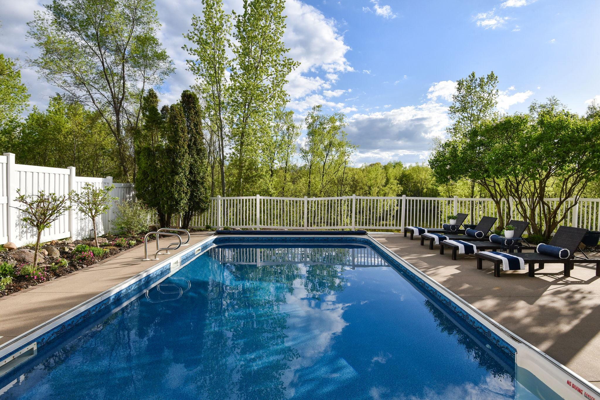 1504 Thomas Lane