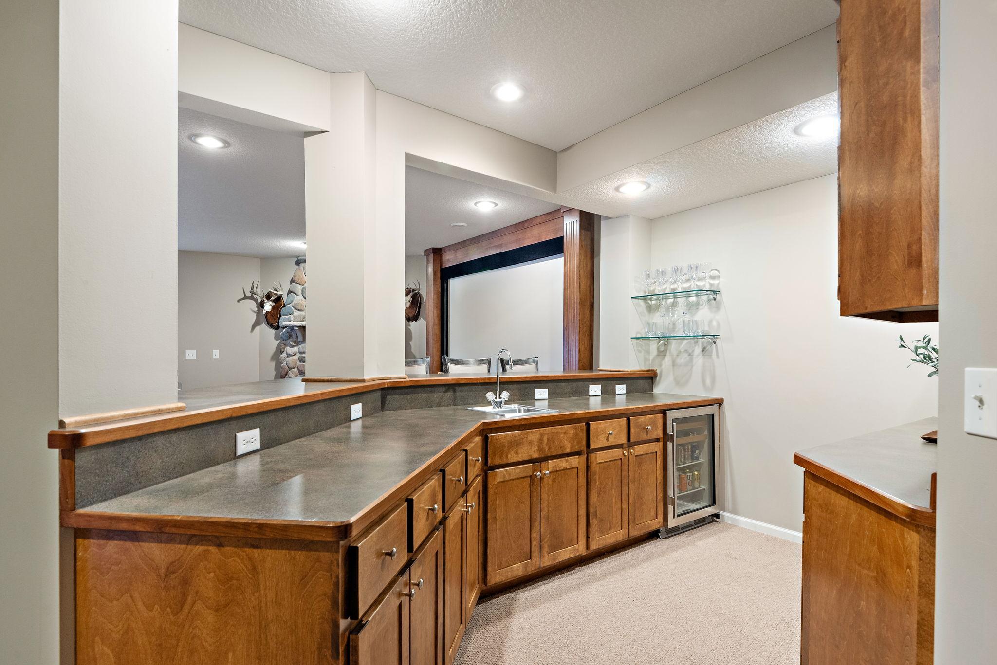 1504 Thomas Lane