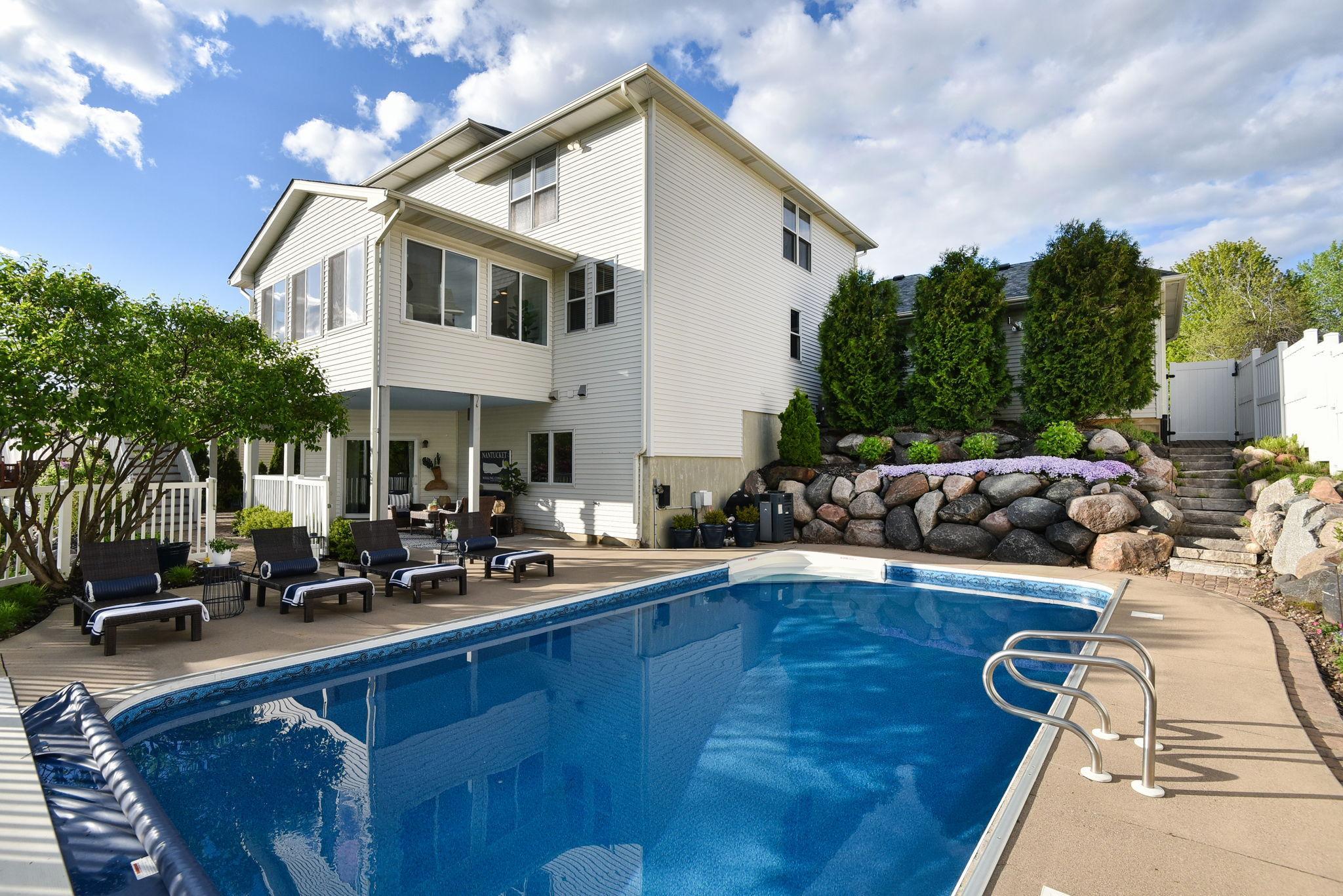 1504 Thomas Lane