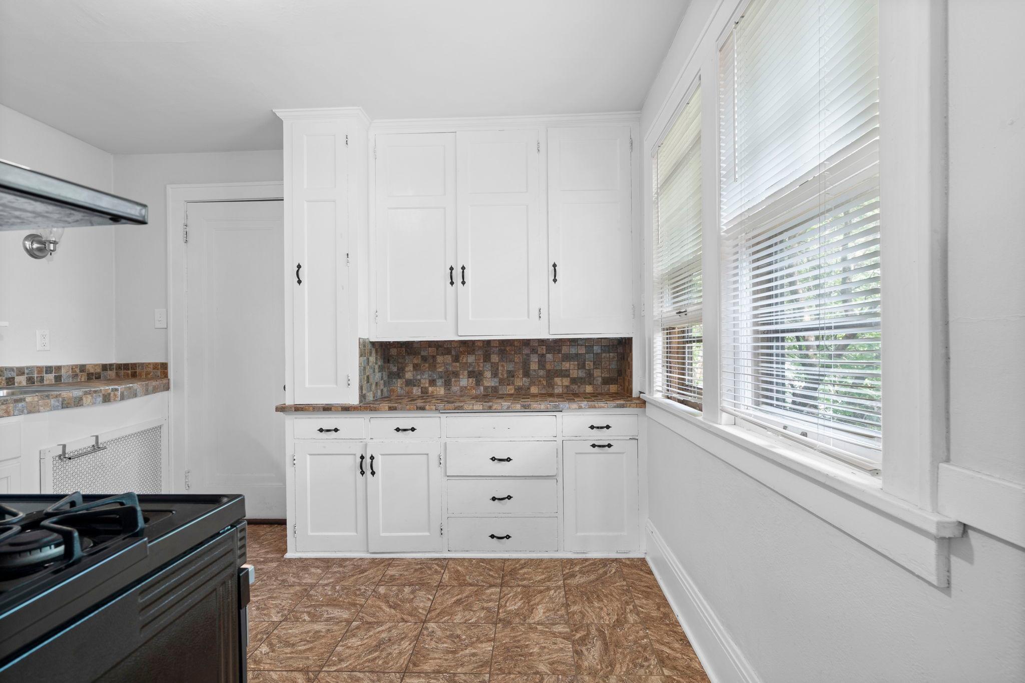 1439 Saint Clair Avenue