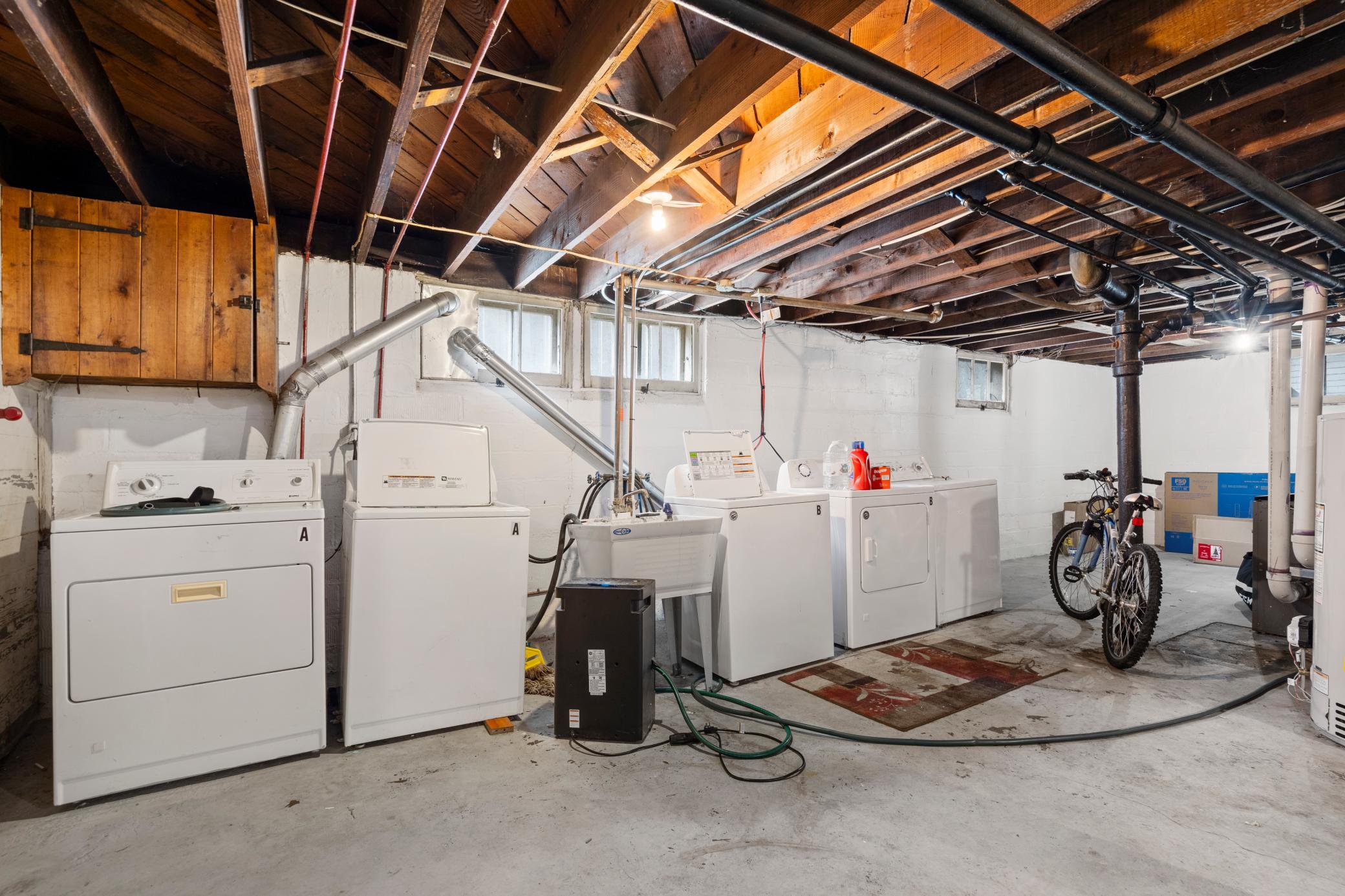 1439 Saint Clair Avenue