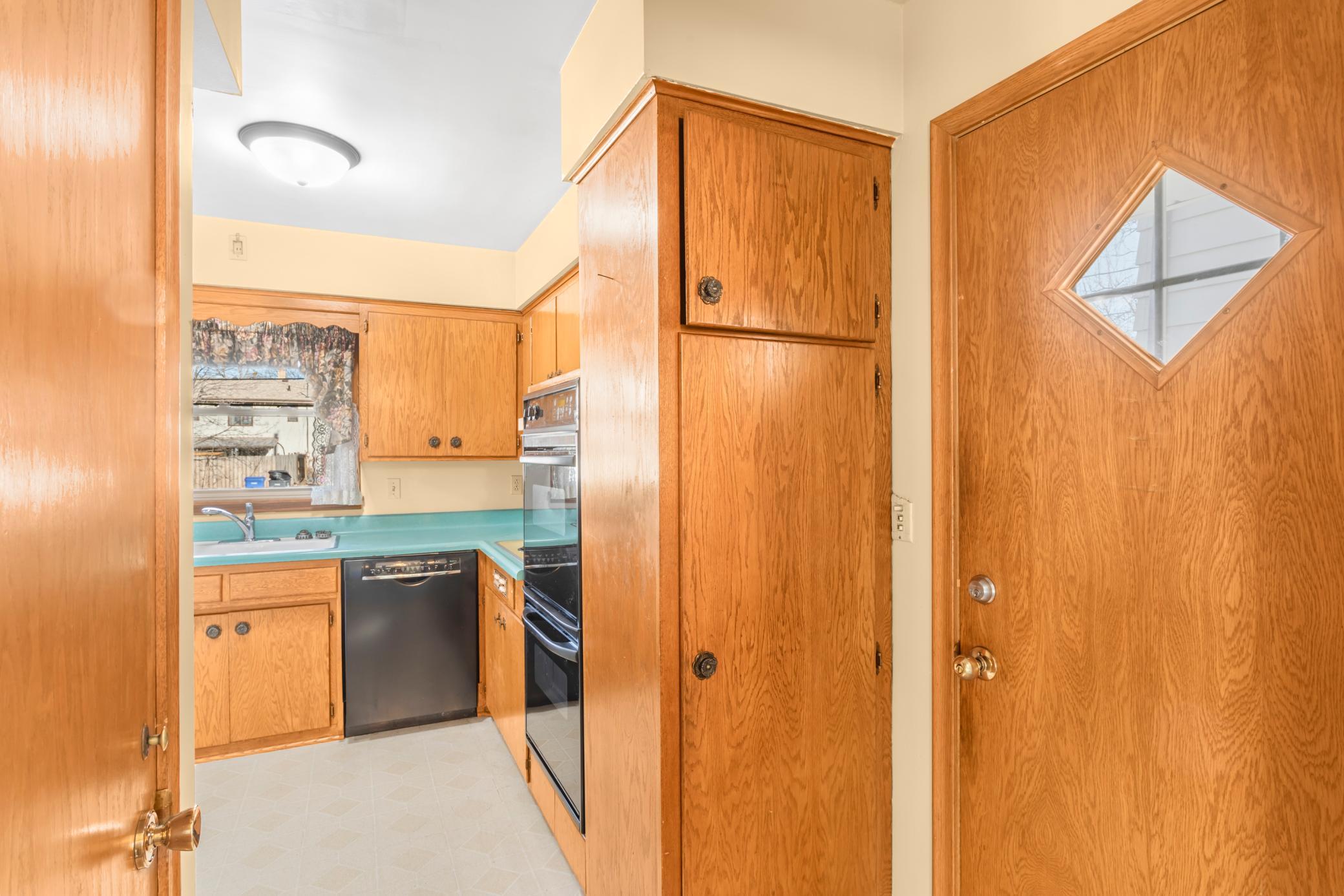 999 Armstrong Avenue