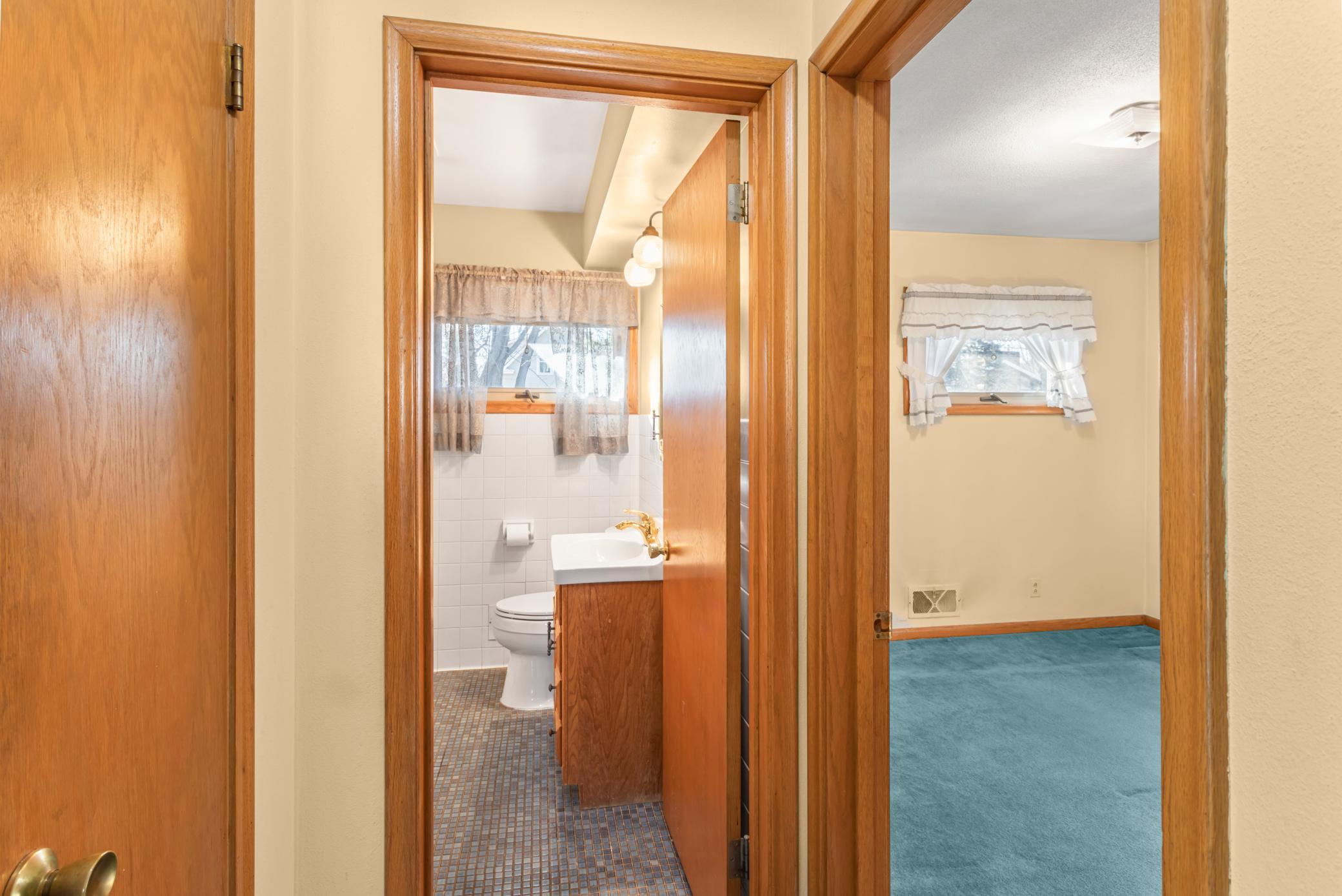 999 Armstrong Avenue