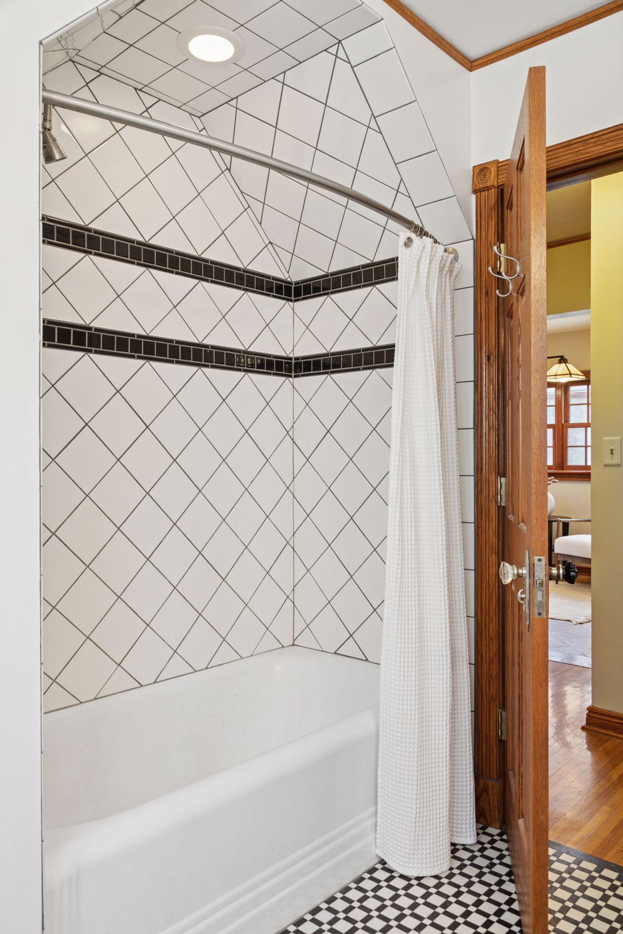 1607 Pinehurst Avenue