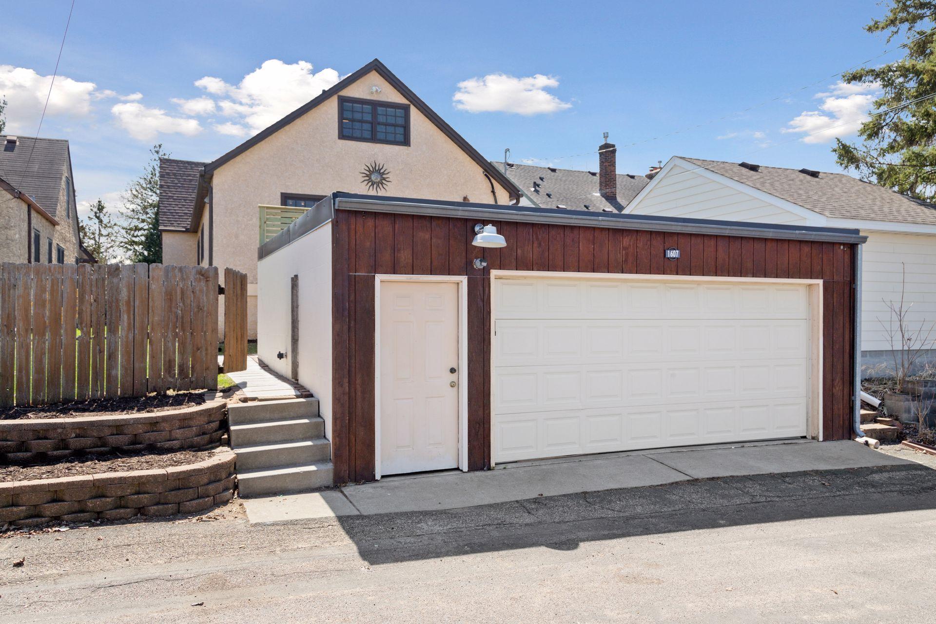 1607 Pinehurst Avenue