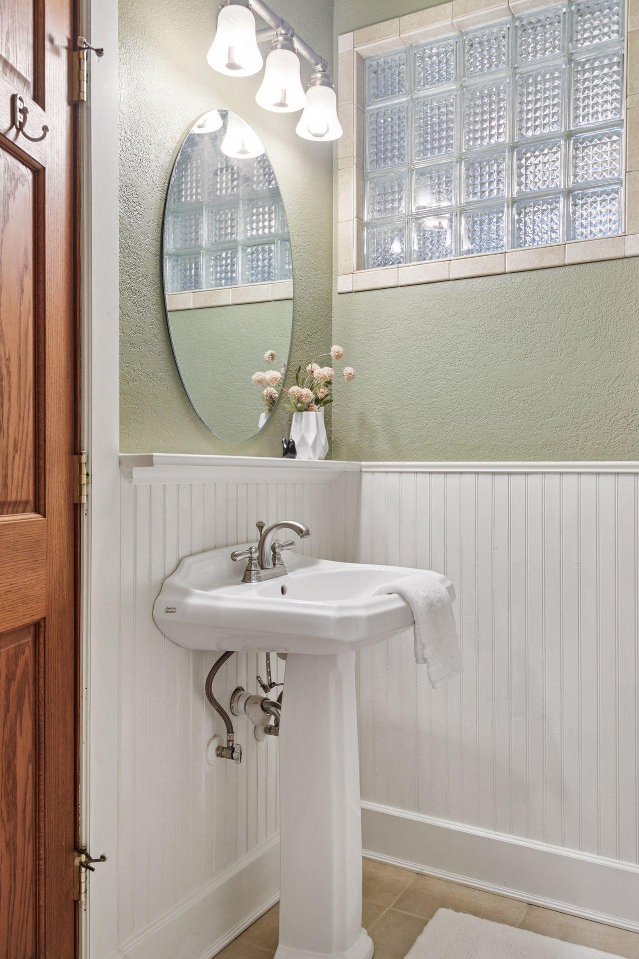 1607 Pinehurst Avenue