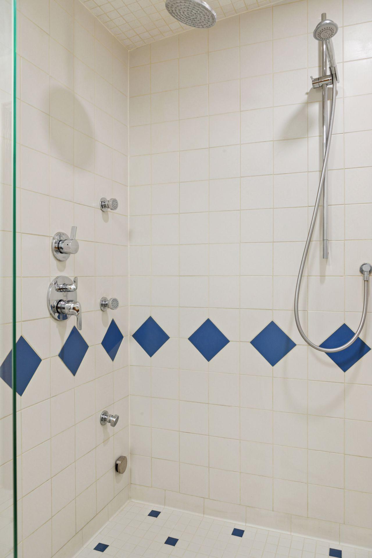 1607 Pinehurst Avenue