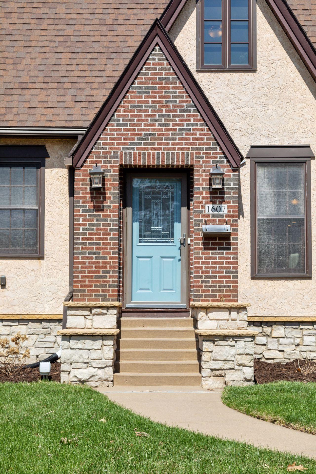 1607 Pinehurst Avenue