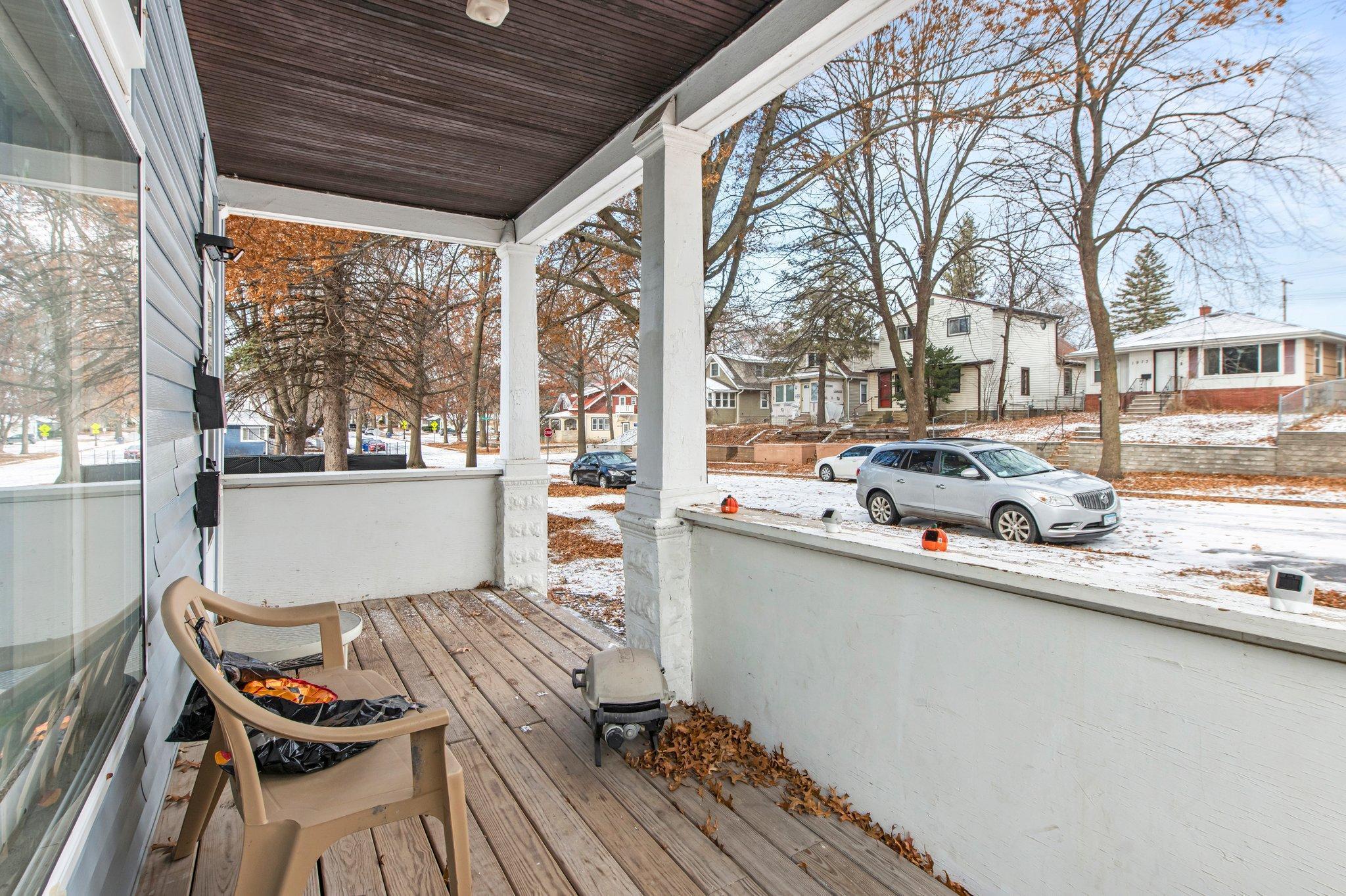 1976 Hyacinth Avenue E