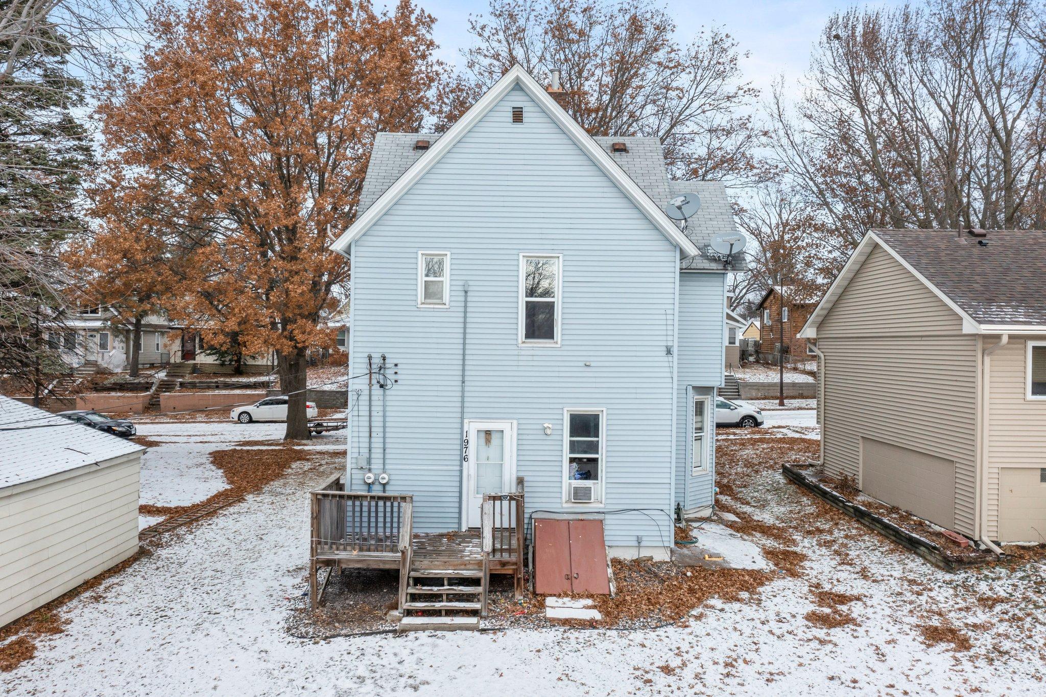 1976 Hyacinth Avenue E