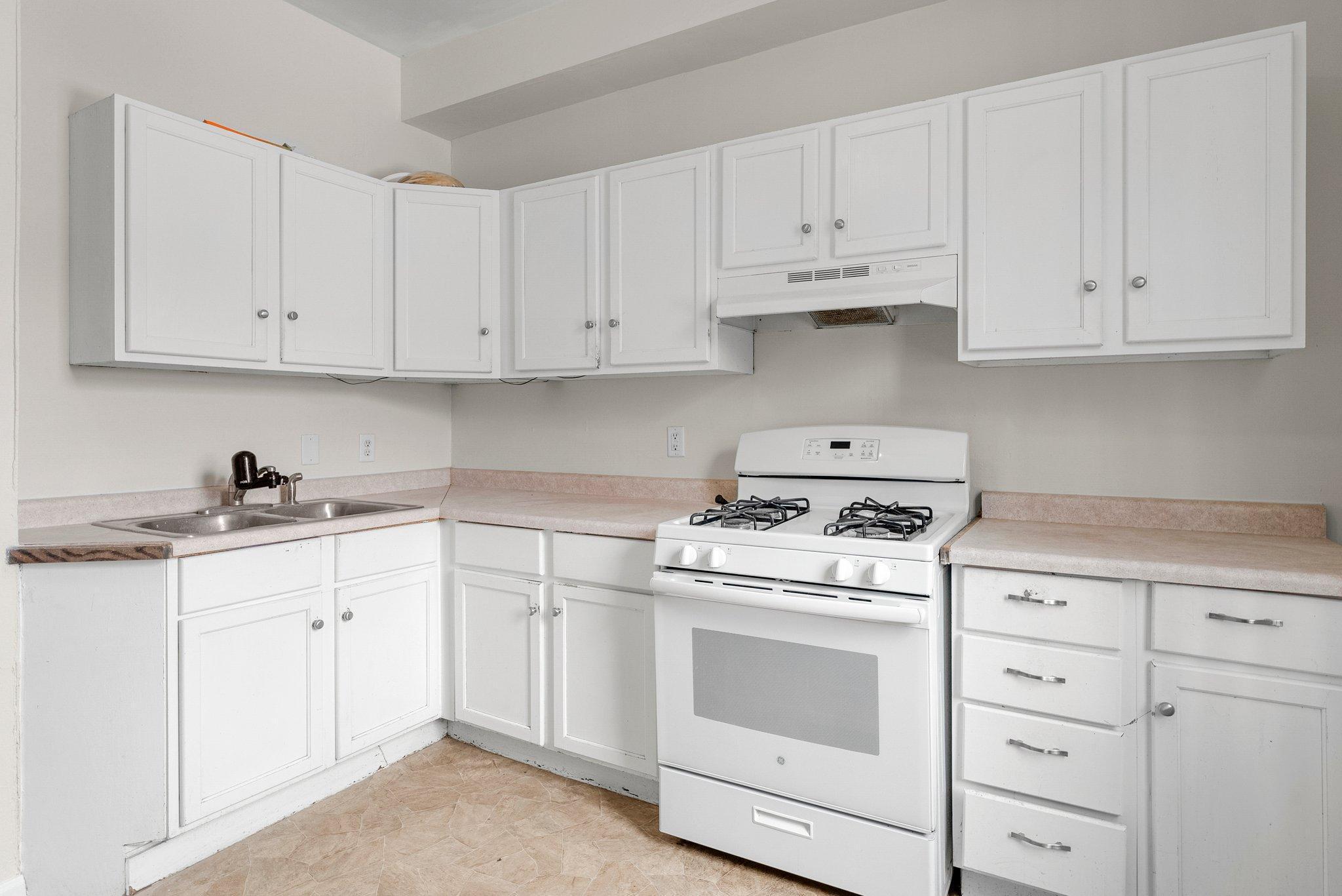 1976 Hyacinth Avenue E