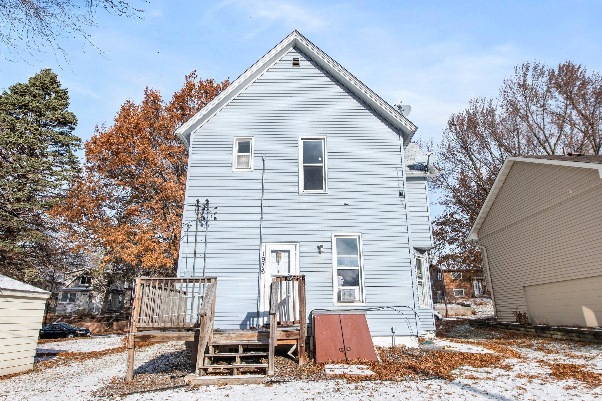 1976 Hyacinth Avenue E