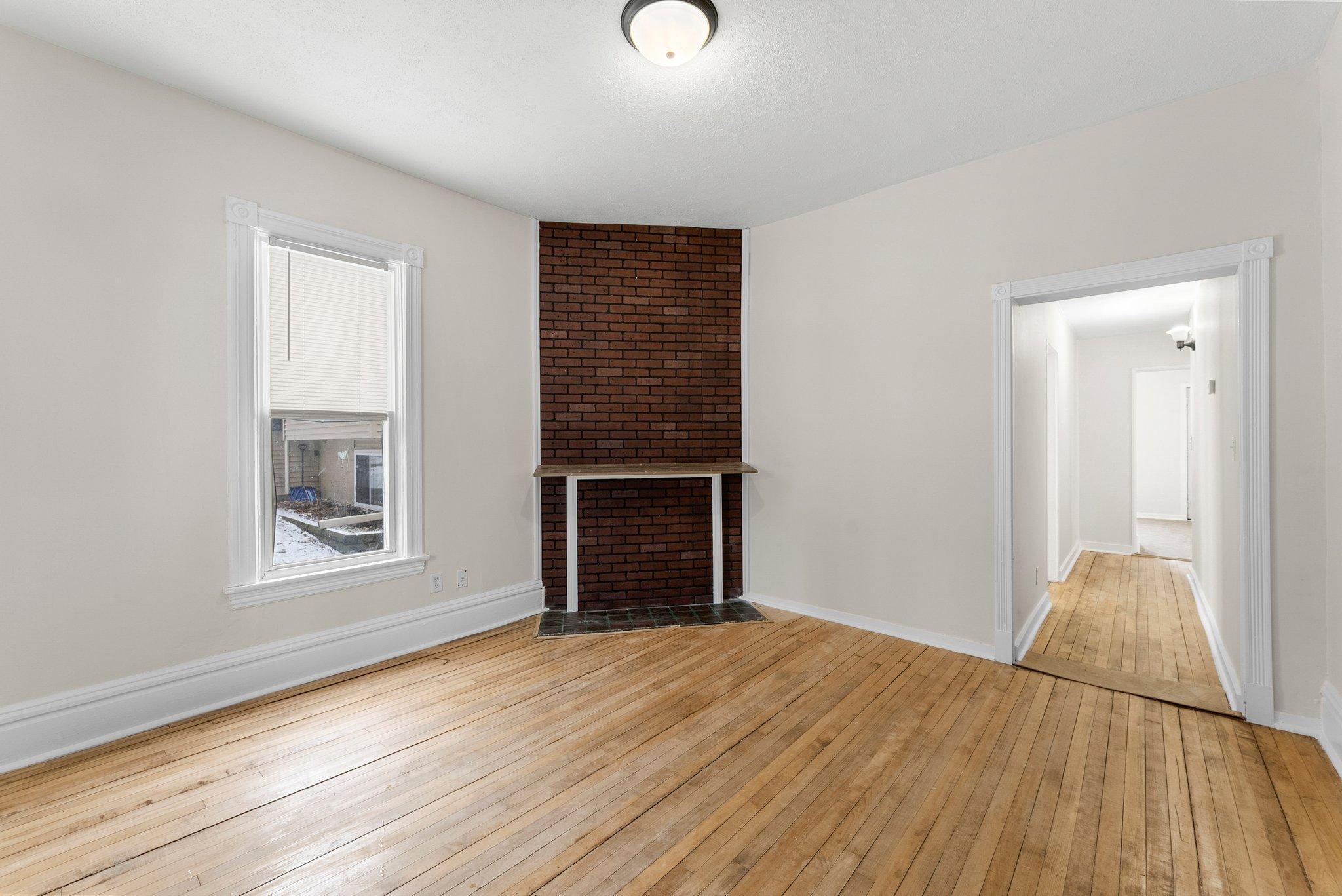 1976 Hyacinth Avenue E