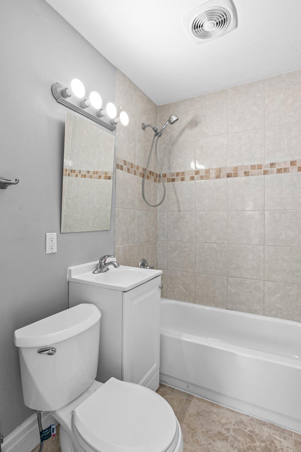 1976 Hyacinth Avenue E