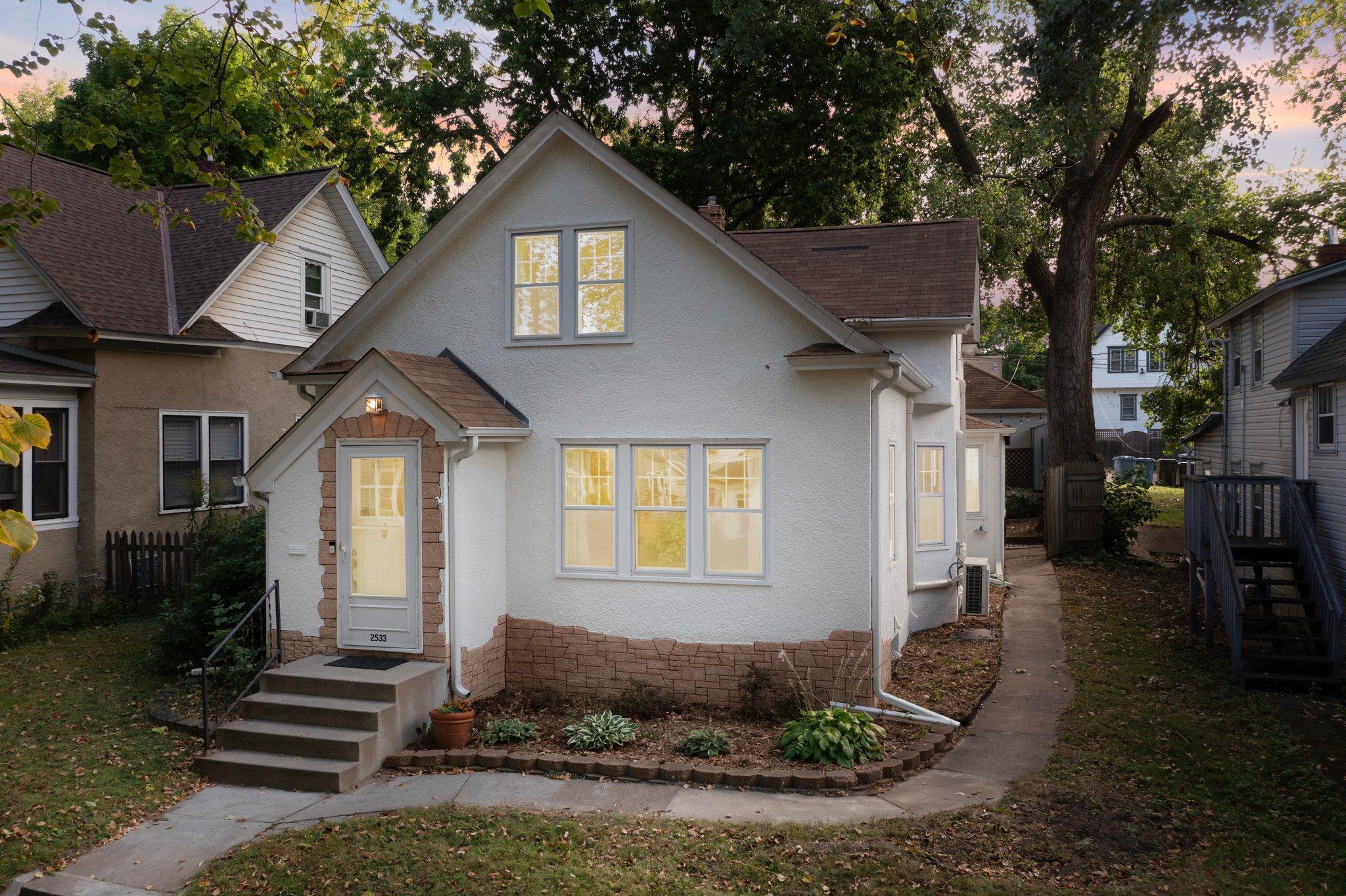 2533 Pierce Street NE