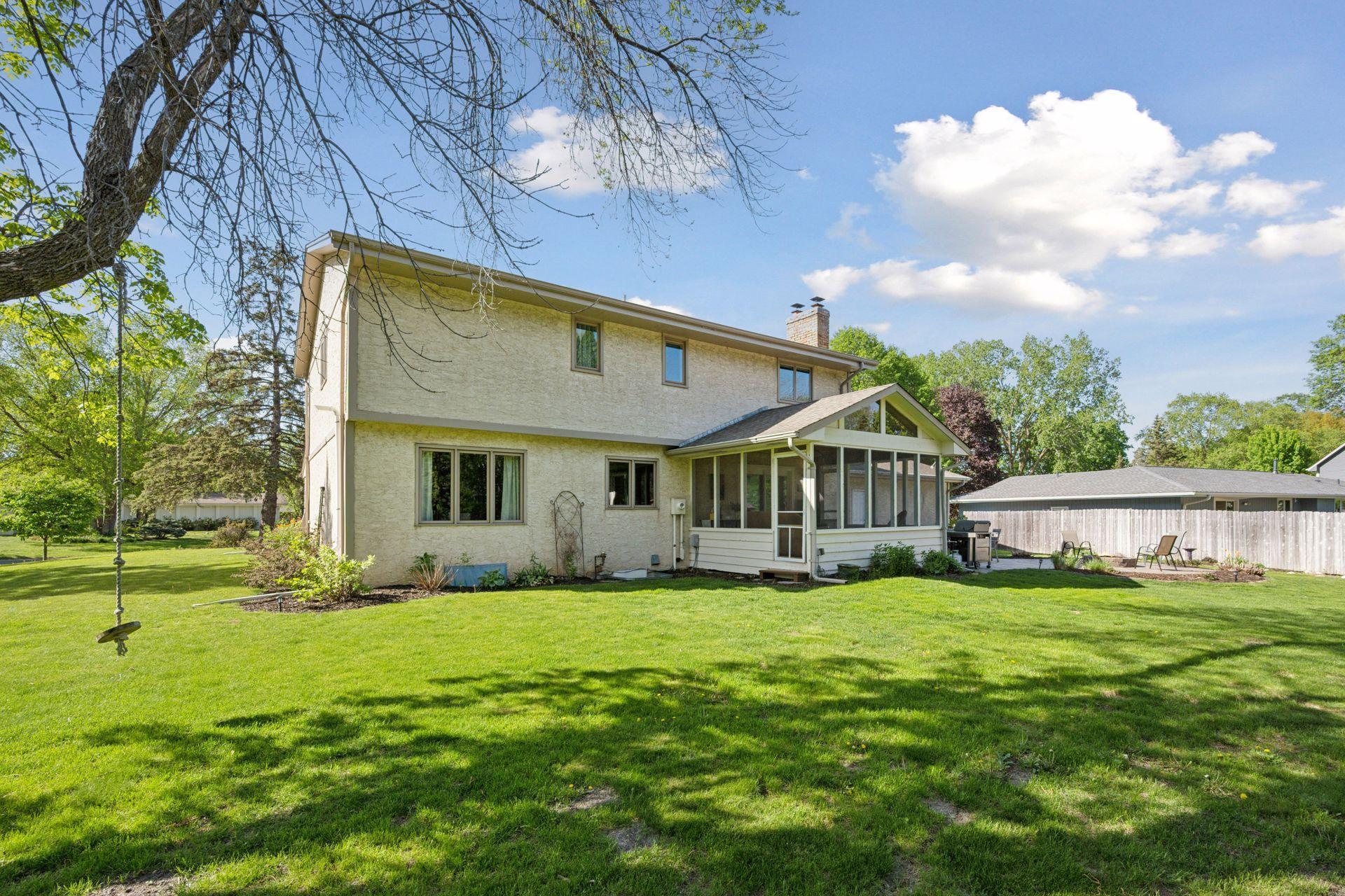 2500 Urbandale Lane N