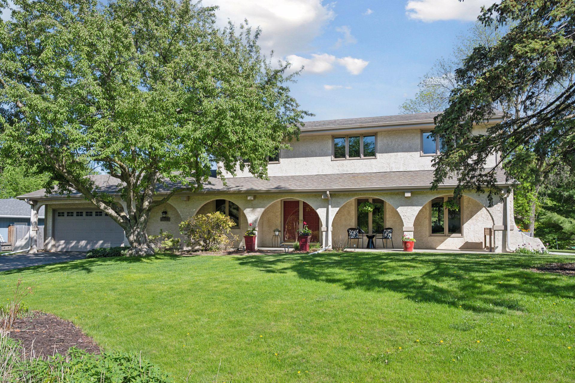 2500 Urbandale Lane N