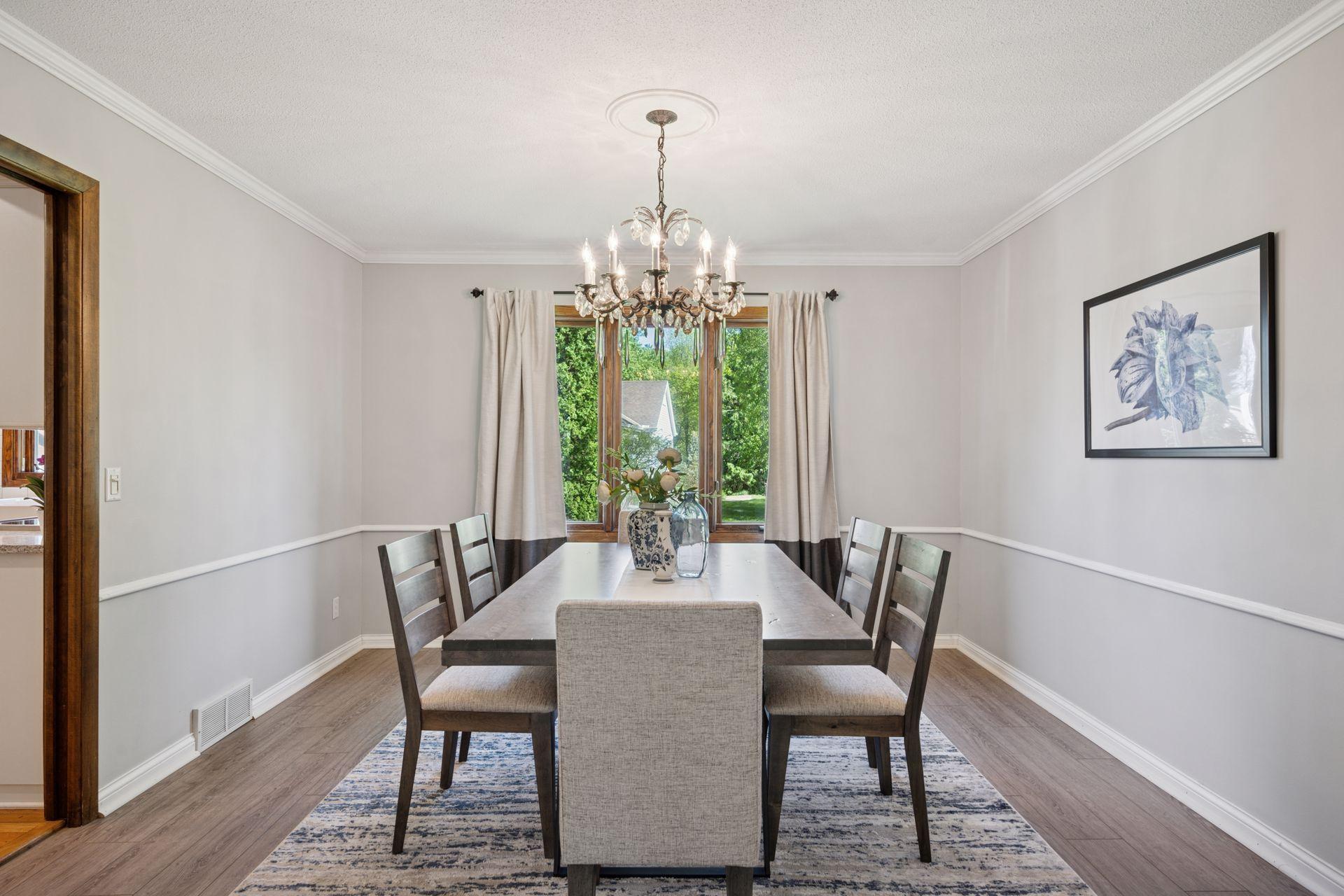 2500 Urbandale Lane N