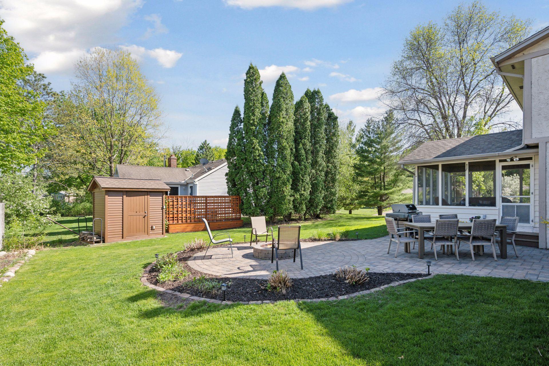 2500 Urbandale Lane N