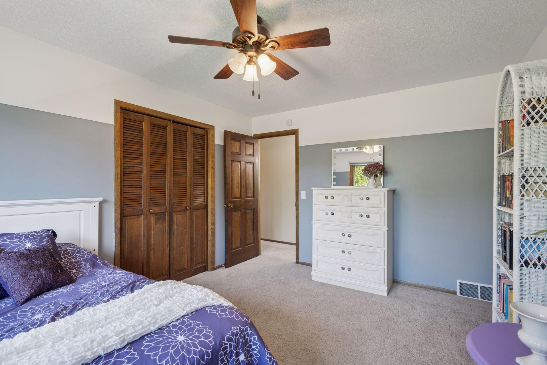 2500 Urbandale Lane N