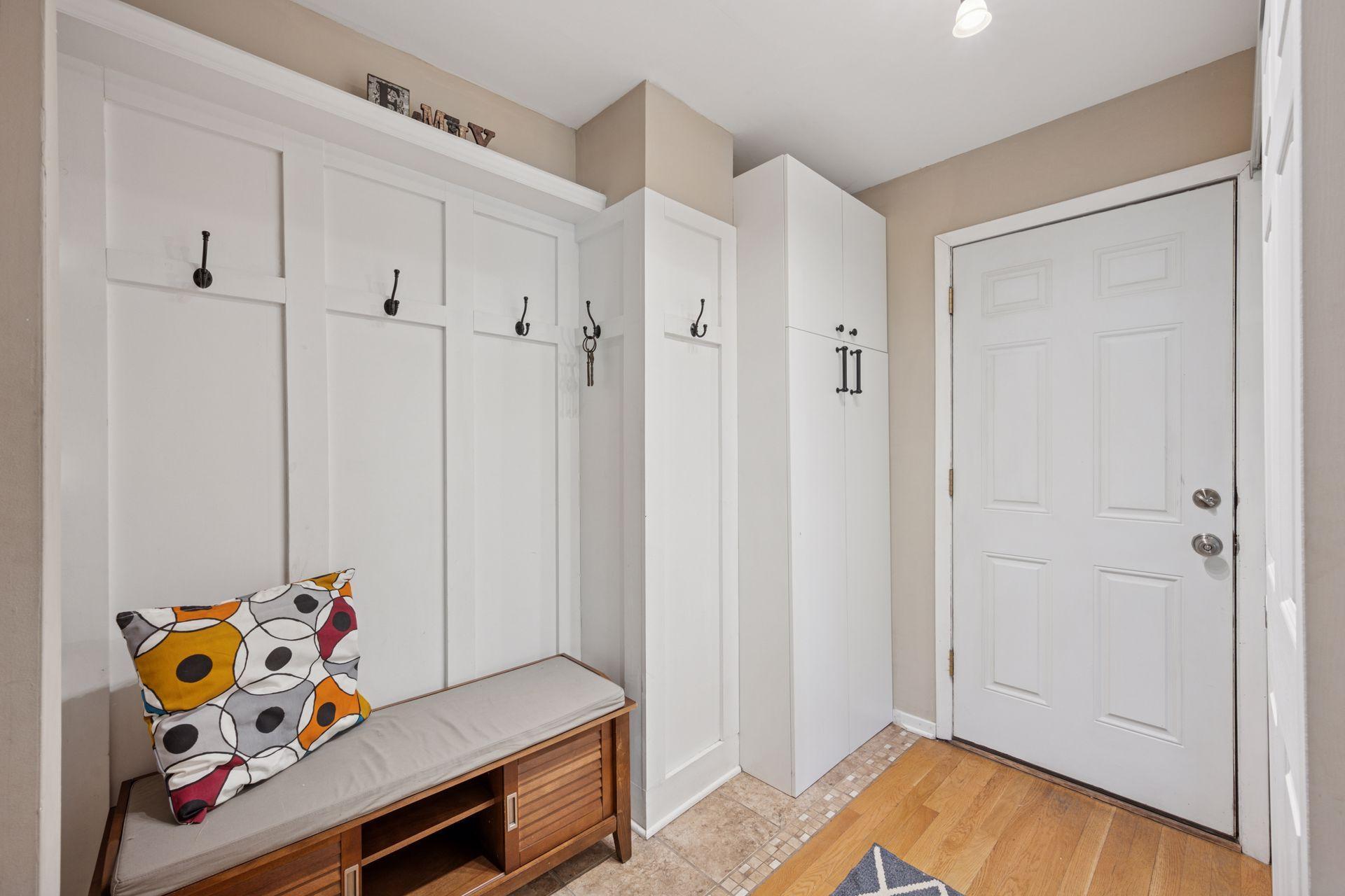 2500 Urbandale Lane N