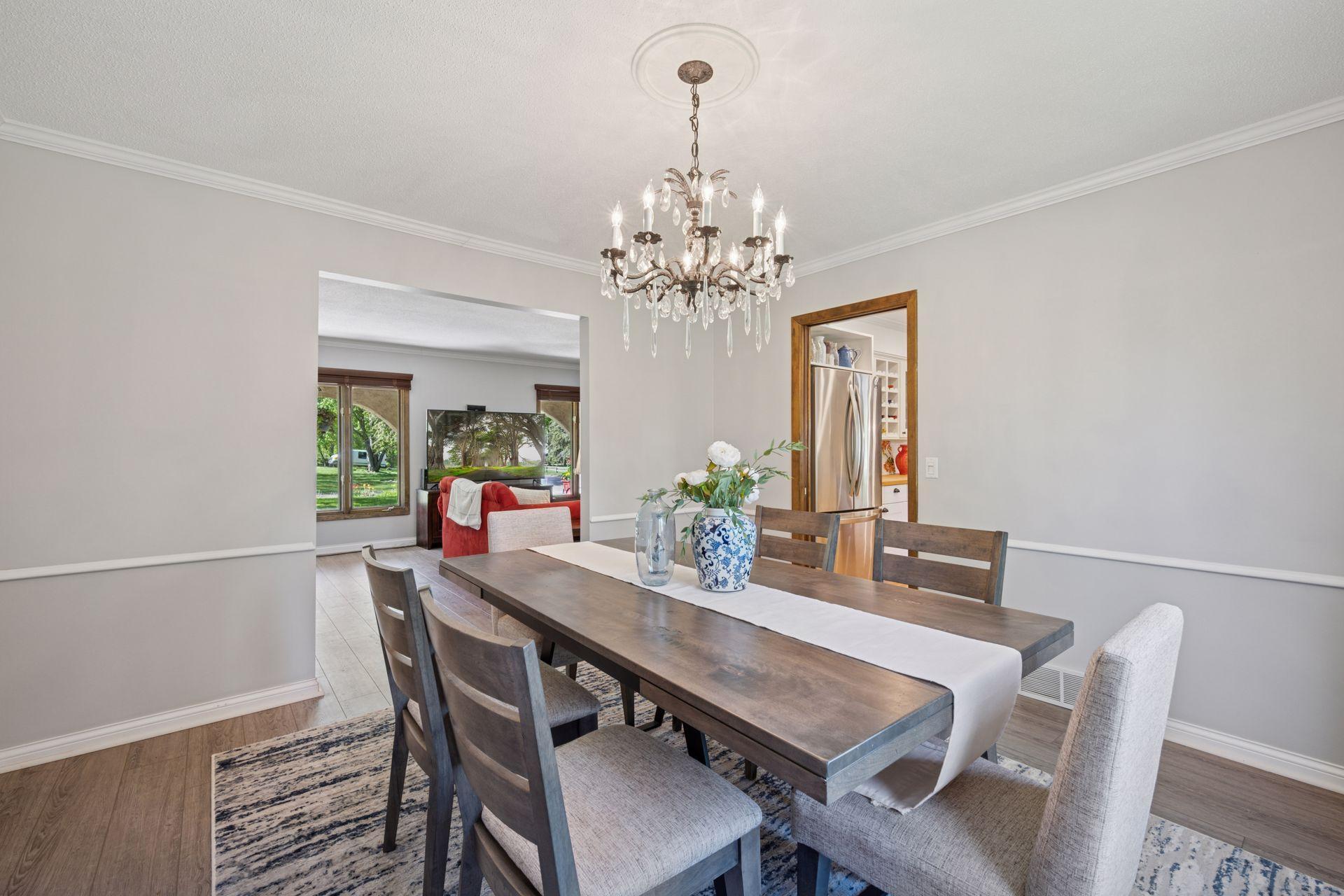 2500 Urbandale Lane N