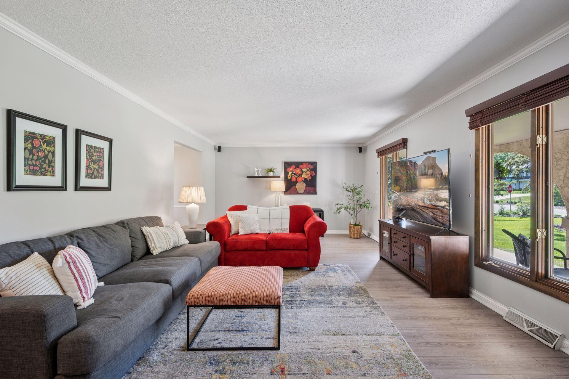 2500 Urbandale Lane N