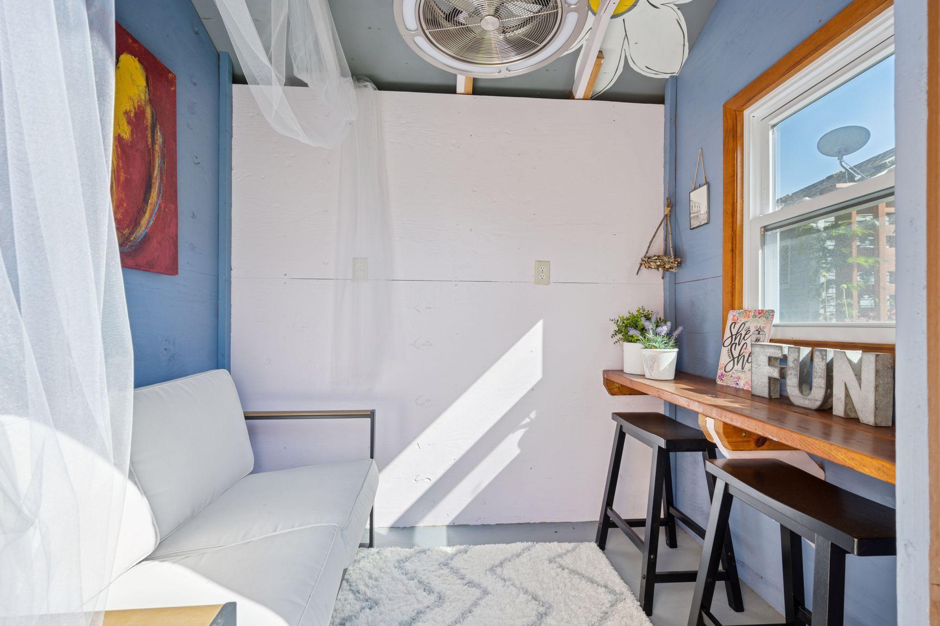 2500 Urbandale Lane N