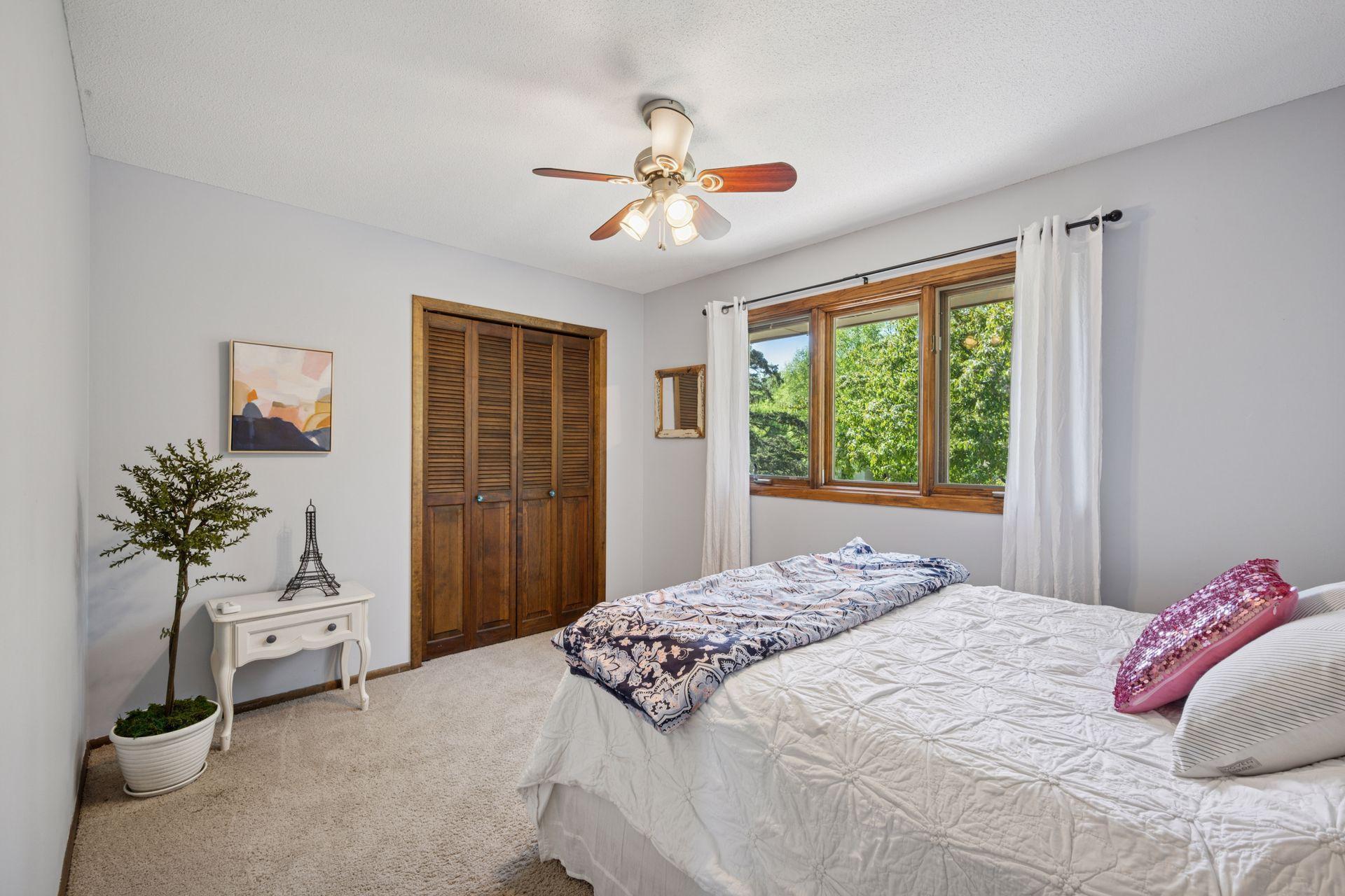 2500 Urbandale Lane N