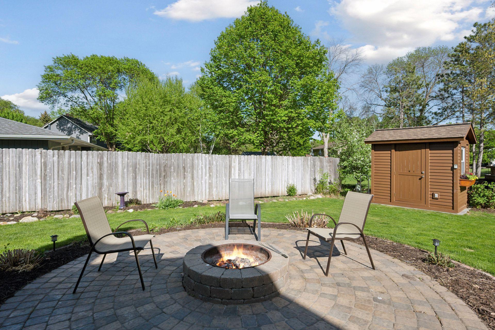 2500 Urbandale Lane N